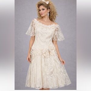 Vintage lace cream 70s 80s bow wedding prom evening skirt & blouse set 
Formal